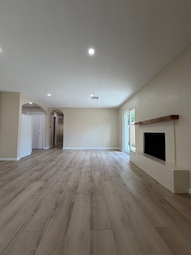 Building Photo - 4209 Willowisp Dr