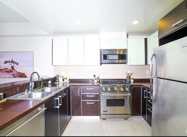 Gourmet Kitchen - 1943 Pelham Ave