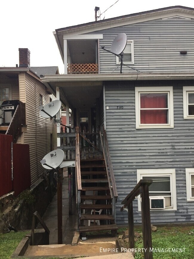 Building Photo - 1 Bedroom with Bonus Room Apartment with O...