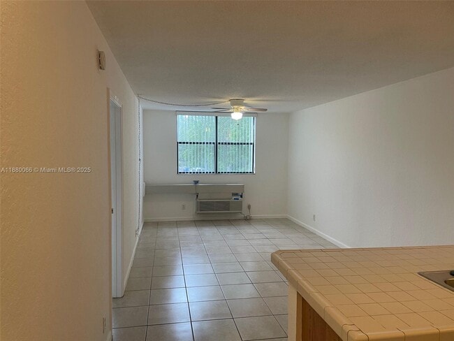 Foto del edificio - 2401 Riverside Dr