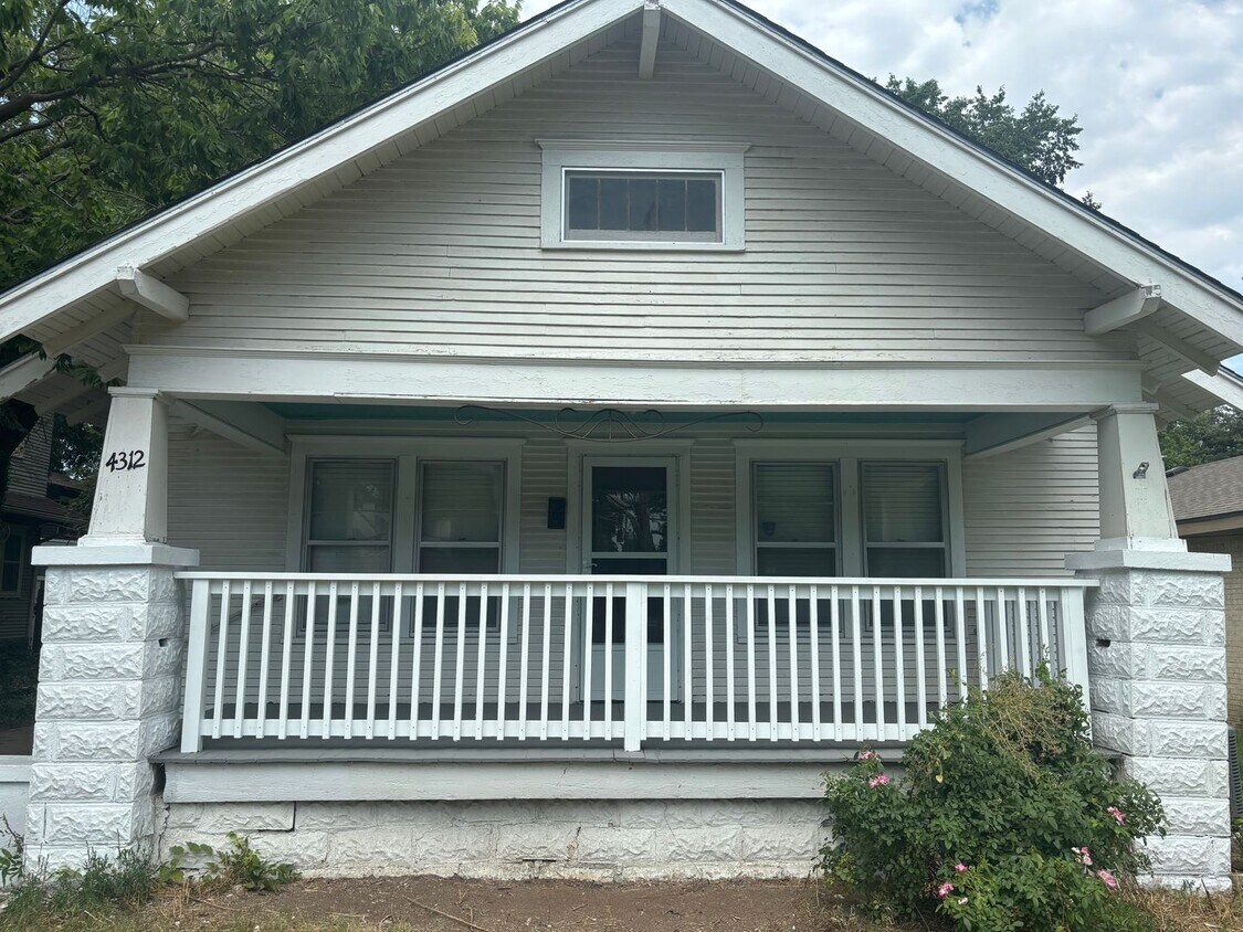 Primary Photo - Beautiful Spacious Family 3 Bed Home