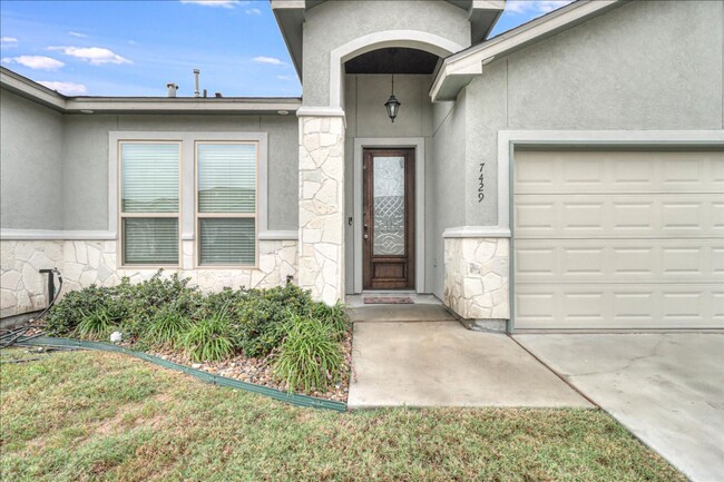 Building Photo - 7429 Castille Court - 3/bedroom 2/bathroom...