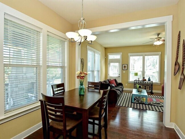 Foto del edificio - 2930 Grand Oaks Loop