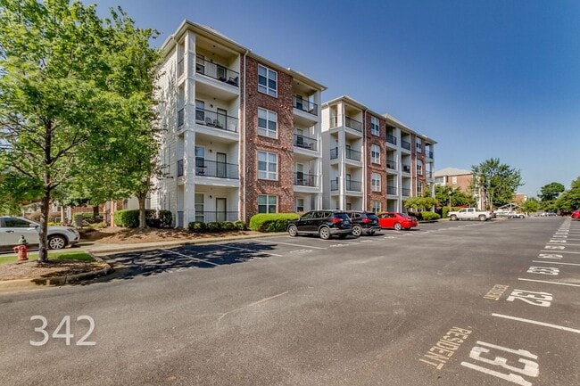 Building Photo - 600 13th St E