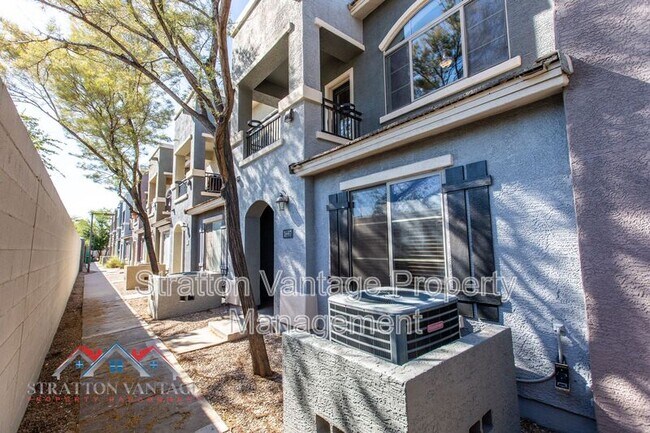 Foto del edificio - 2402 E 5th St
