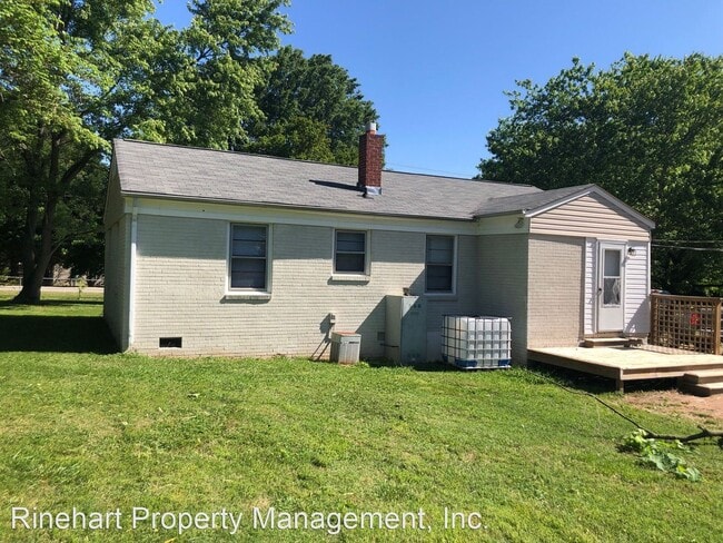 Building Photo - 3 br, 1 bath House - 2215 Rosewood Drive