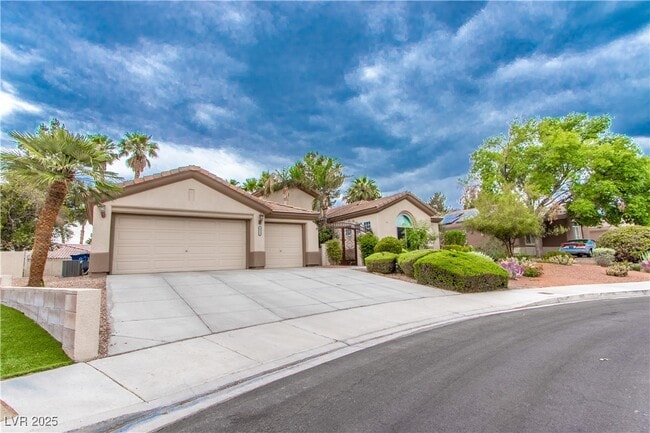 Building Photo - 6313 W Crestfield Ave