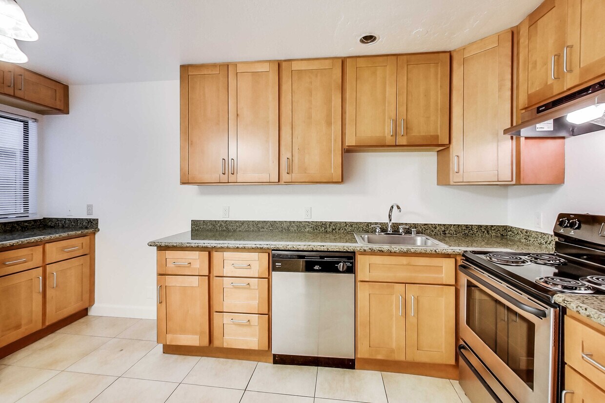 Primary Photo - 2038 Divisadero St