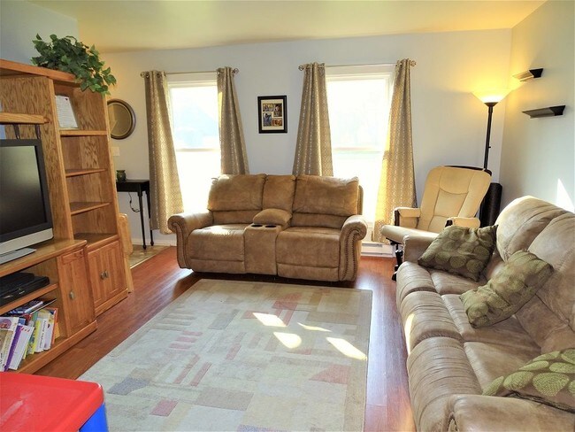 Building Photo - 438 Danbury Dr