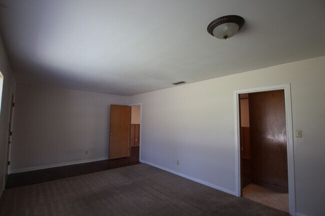 Foto del edificio - Coming Soon! 3 Bedroom 2 Bath Rental is So...