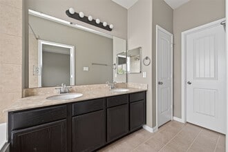 Building Photo - 17110 Amarose Dr