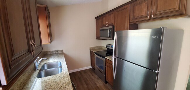 Foto del edificio - 2200 West Cone Blvd