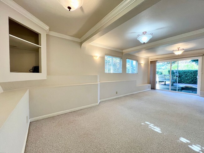 Building Photo - 2 Bedroom/1 Bath Coastal In-Law Unit - ALL...