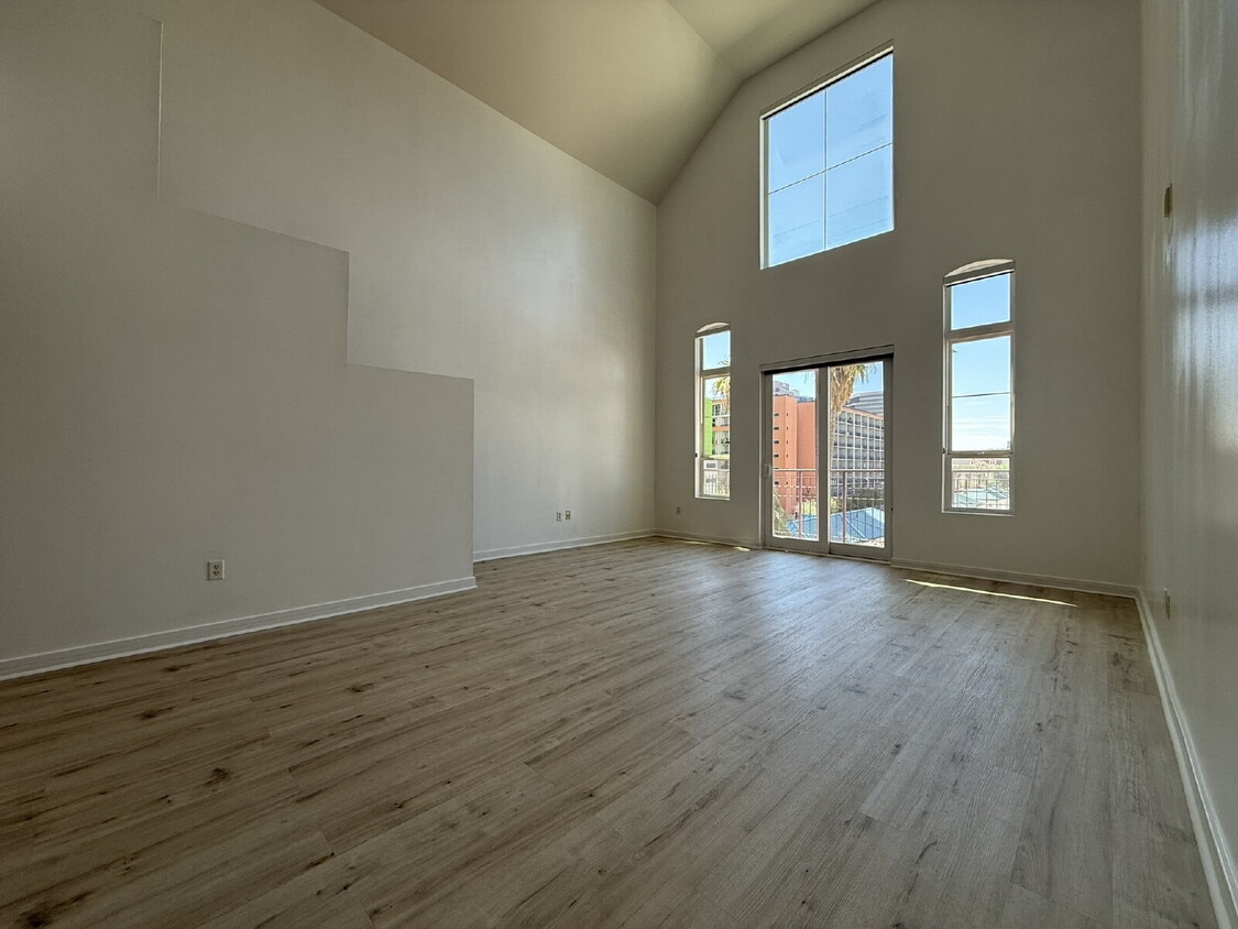 Penthouse Loft in Prime Downtown Location! - Penthouse Loft in Prime Downtown Location!