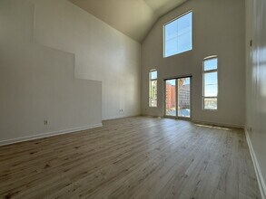Building Photo - 215 E McKinley St
