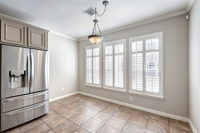 Foto del edificio - 2915 W Dallas St