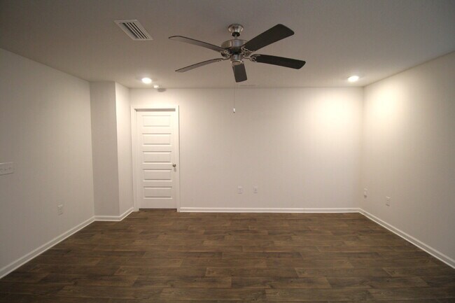 Building Photo - 4-Bedroom Rental in Lakeshore Preserve – Open Floor Plan, Screened Patio, and 2-Car Garage