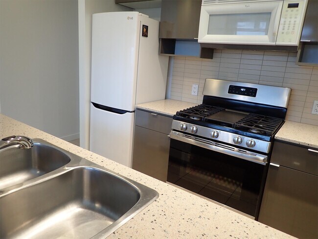 Photo du bâtiment - 928 Beatty St