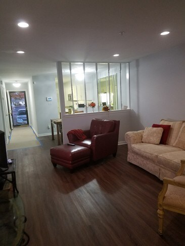 Foto del edificio - 9270 Cherry Ln