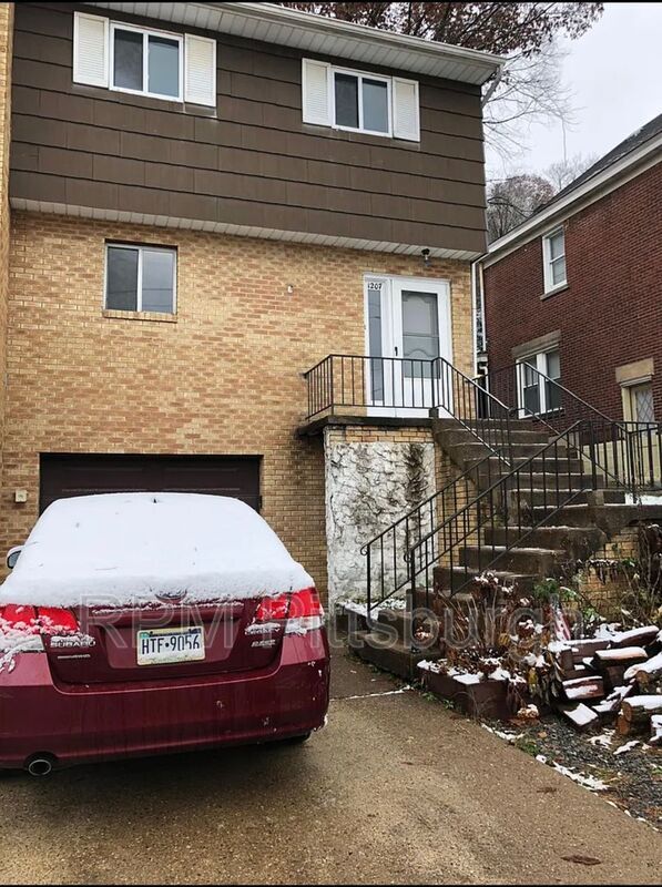 Foto principal - 1207 Pine Hollow Rd