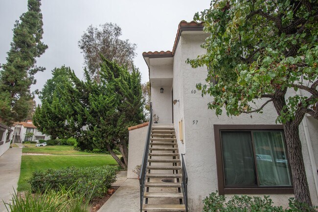 Foto del edificio - 2 Bedroom 2 Bathroom Condo Available For Rent In Collwood Meadows!