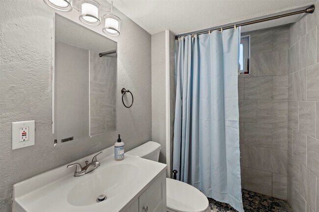 Building Photo - 1407 Willshire Dr