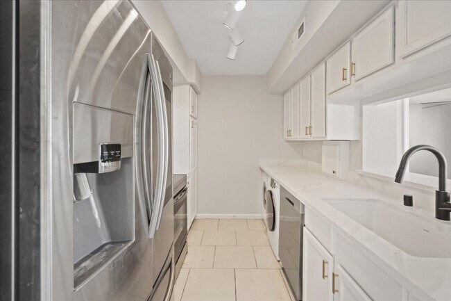 Foto del edificio - 669 Oakmont Ave