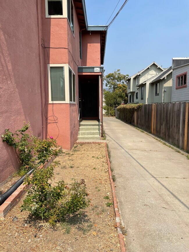 Entrada delantera - 2934 Brookdale Ave