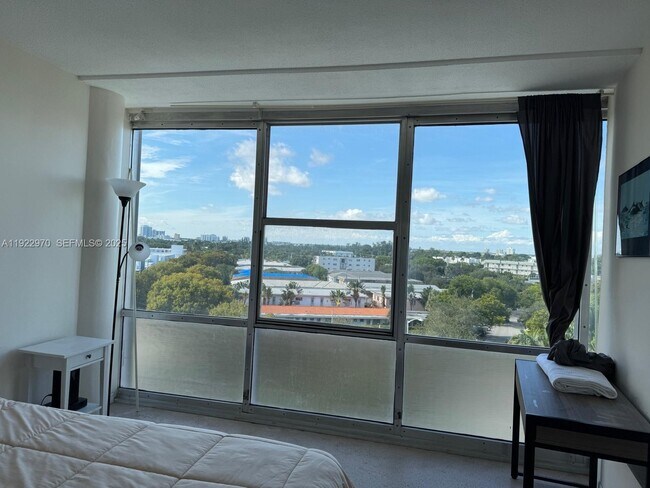 Foto del edificio - 900 Bay Dr