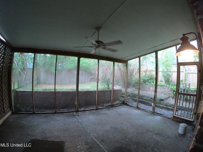 Building Photo - 1235 Linden Pl