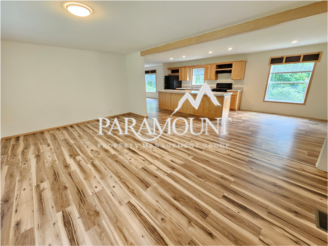 Building Photo - Private Tucked Away4 Bedroom in Port Orchard!