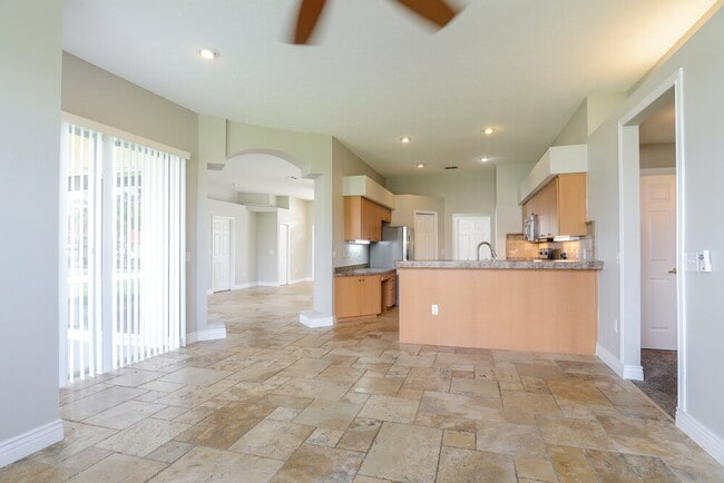 Foto del edificio - 13240 Prince Cir