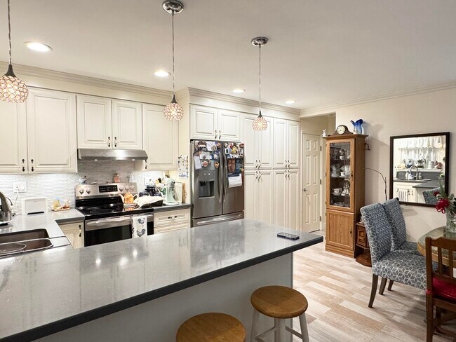 Building Photo - 4056 Lake Osborne Dr