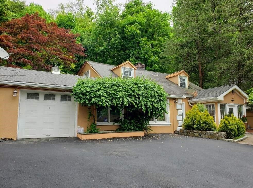 445 W Hartsdale Ave, Hartsdale, NY 10530 House Rental in Hartsdale
