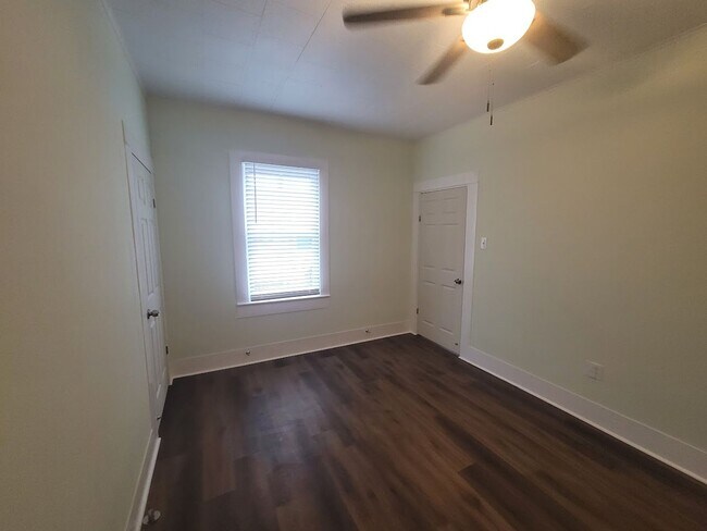 Building Photo - Located within 5 minutes of the Beach and 5 minutes UTMB