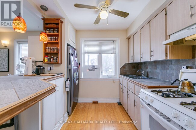 Building Photo - 96 Hertle Ave
