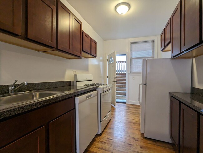 Foto del edificio - 813 W Waveland Ave