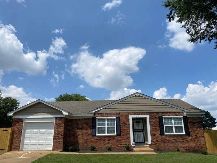 Primary Photo - 918 Charter Oak Dr - Coming Soon!