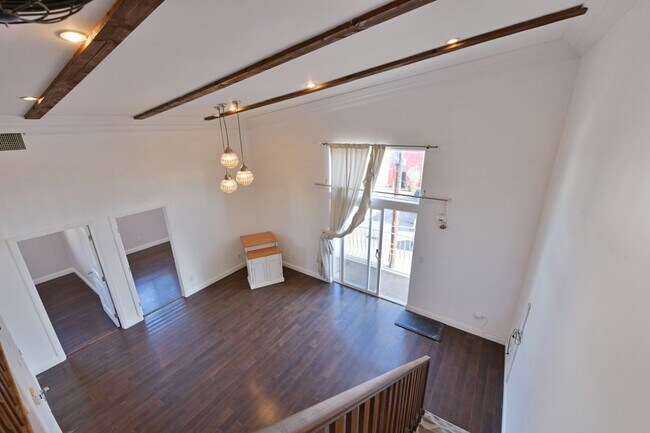 Foto del edificio - 7929 Blackburn Ave