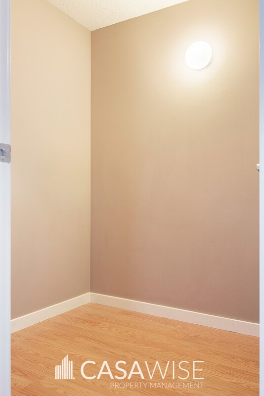 Foto del edificio - 411 W 11th St