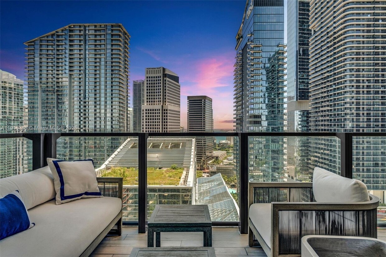 Foto principal - 88 SW 7th St