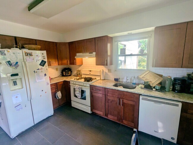 Foto del edificio - 8 Riverview Ave