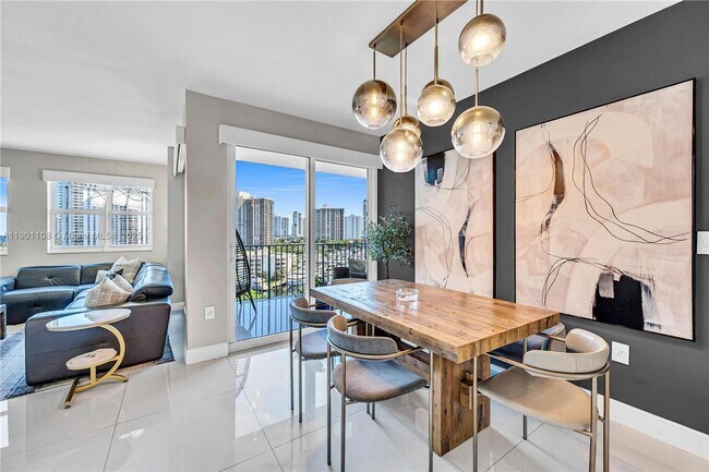 Foto del edificio - 19900 E Country Club Dr