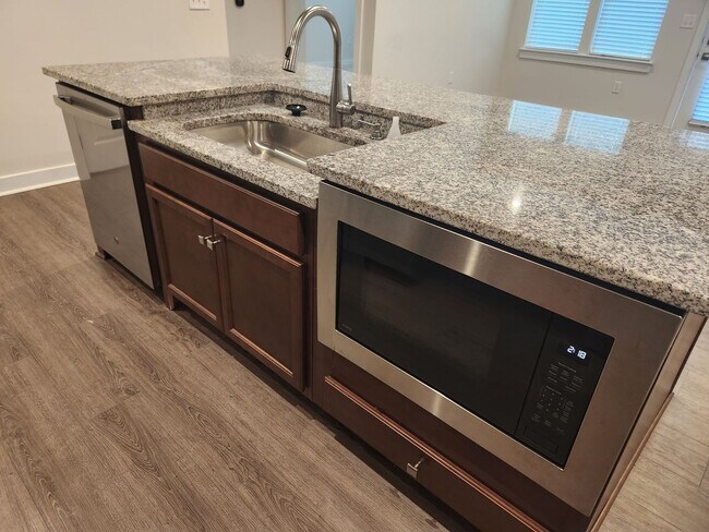 Foto del edificio - Chesterfield-Midlothian Area- Modern Condo