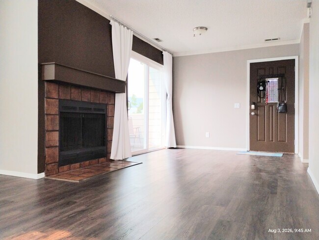 Salón con chimenea - 945 Tampico Court