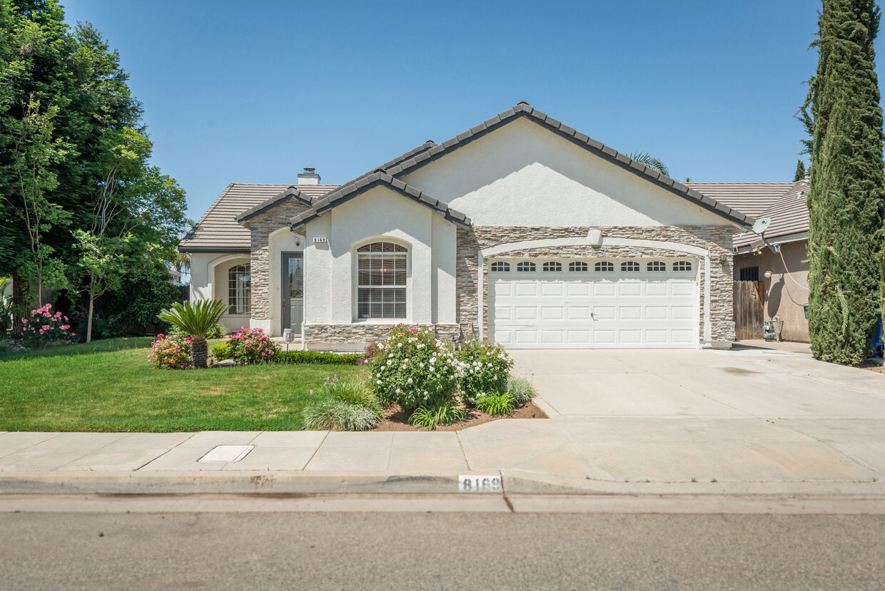 Primary Photo - 4BR/3BA Brentwood home in Northeast Fresno...