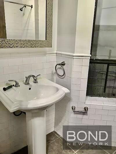 Foto del edificio - 360 W 53rd St