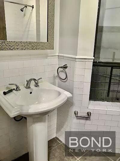 Building Photo - 360 W 53rd St