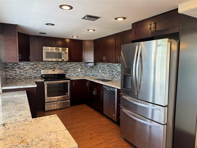 Foto del edificio - 625 Oaks Dr