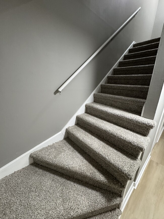 Building Photo - 102 Aqua Ct